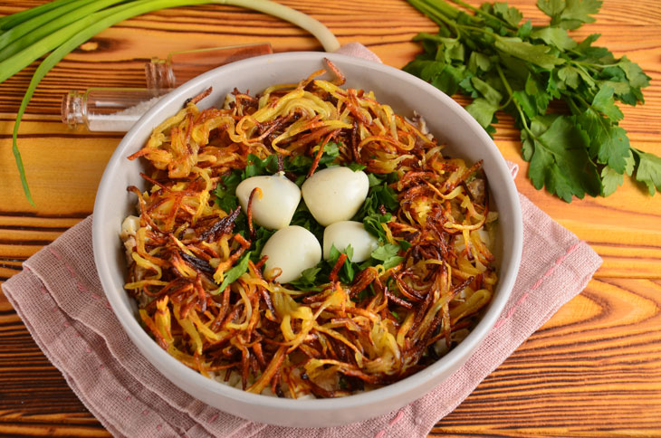 Capercaillie Nest salad with chicken - an original and very tasty recipe