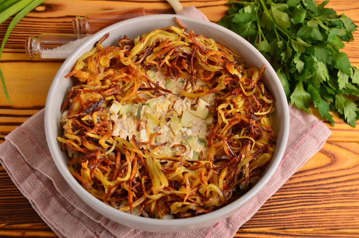 Capercaillie Nest salad with chicken - an original and very tasty recipe