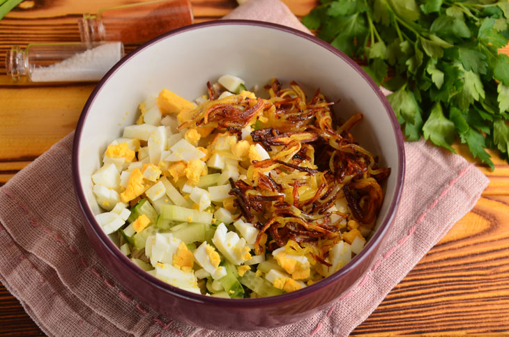 Capercaillie Nest salad with chicken - an original and very tasty recipe