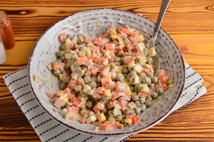 Salad "Gift" with crab sticks - it is ideal for a holiday