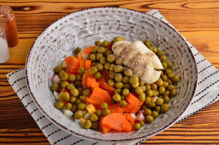 Salad "Gift" with crab sticks - it is ideal for a holiday