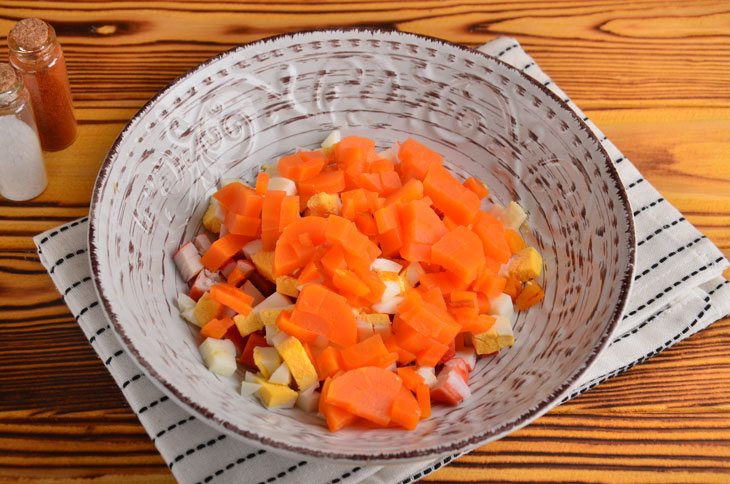 Salad "Gift" with crab sticks - it is ideal for a holiday