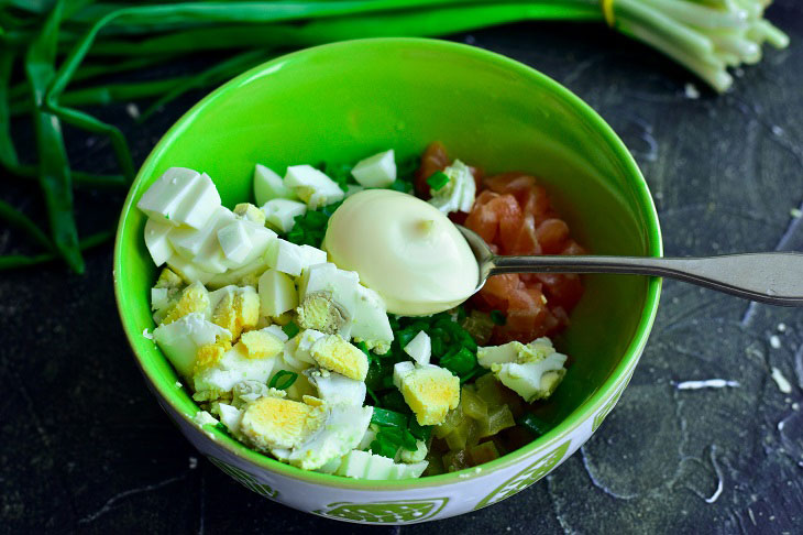 Salmon salad "Ministerial" - a quick and tasty recipe