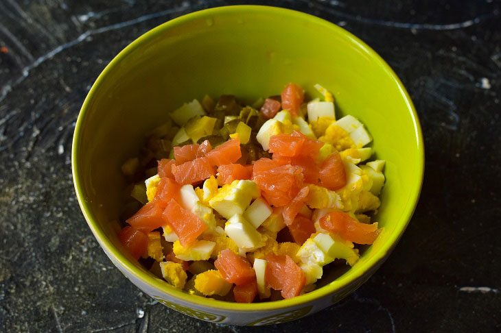 "Olivier rich" with salmon - an exquisite salad for your favorite guests