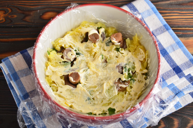 Salad "Mushroom Glade" with champignons - beautiful and special