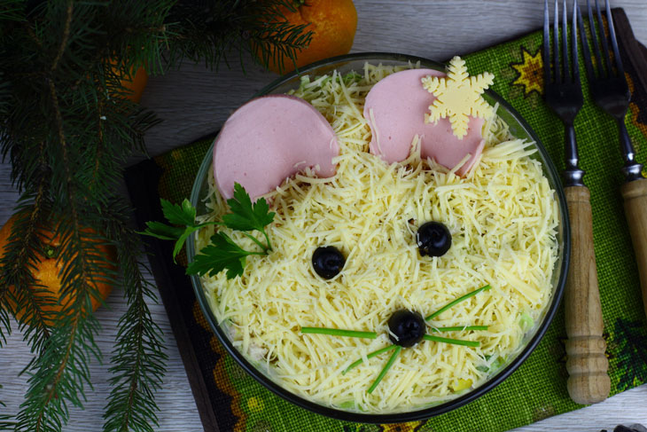 New Year's salad "Mouse" with chicken - will delight guests at the festive table
