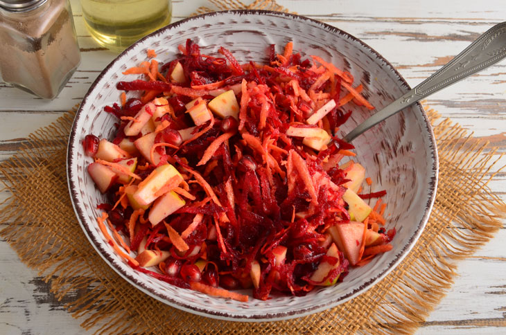 Salad "Brush" with pomegranate - very healthy and tasty