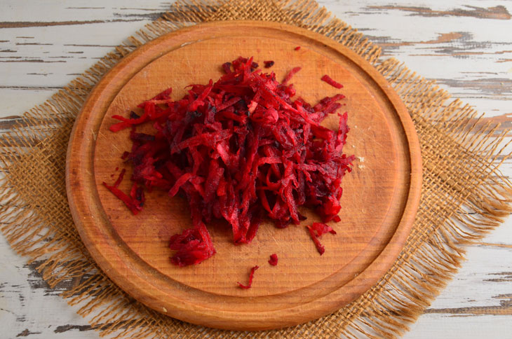 Salad "Brush" with pomegranate - very healthy and tasty