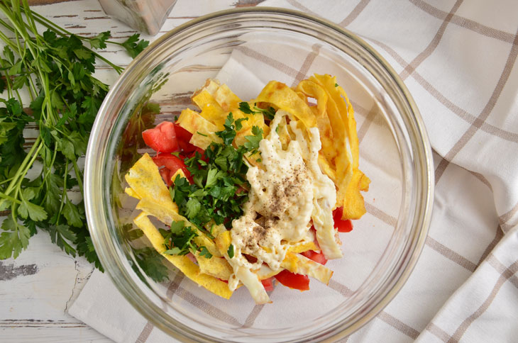 Salad "Mysterious" with egg pancakes - it conquers with its taste