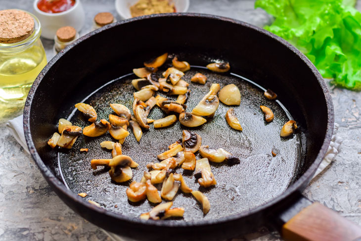 Salad "Piquant note" - simple, satisfying and nutritious