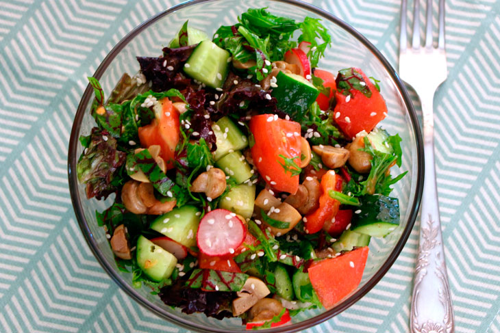 Vegetable salad "Antibes" with sesame - light and tasty