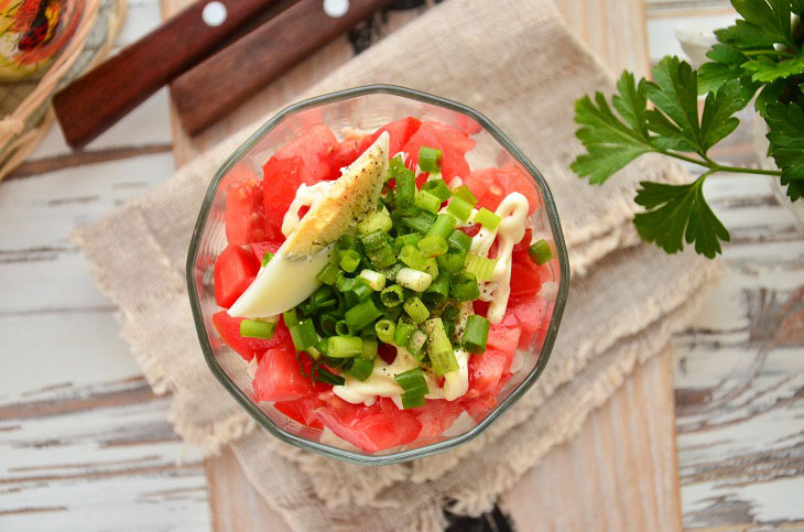 Salad "Triumph" with smoked chicken - both for every day and for a holiday