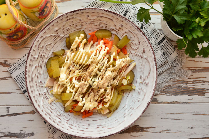 Salad "Obzhorka" with chicken - tasty and affordable