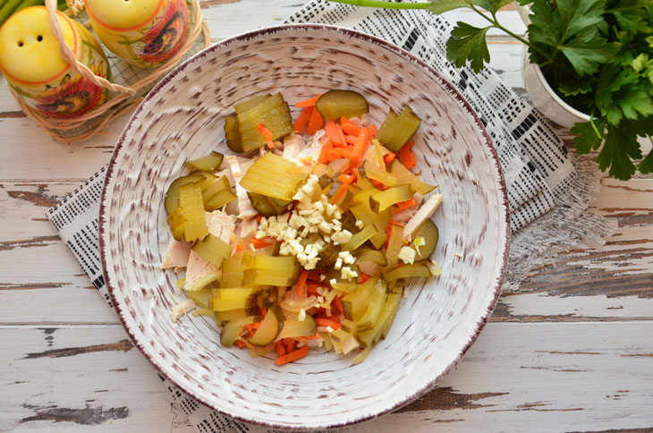 Salad "Obzhorka" with chicken - tasty and affordable