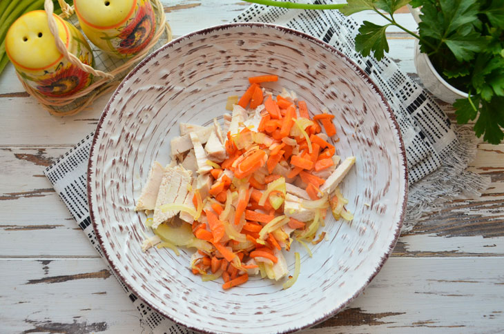 Salad "Obzhorka" with chicken - tasty and affordable