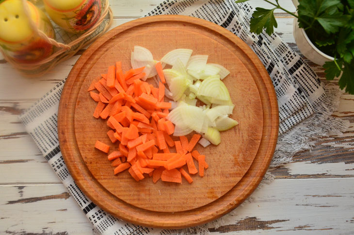 Salad "Obzhorka" with chicken - tasty and affordable