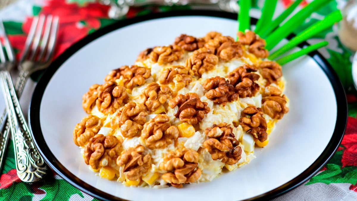 Salad “Pineapple” with chicken, nuts and pineapples – easy to prepare, but so delicious