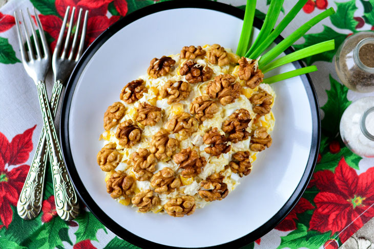 Salad "Pineapple" with chicken, nuts and pineapples - easy to prepare, but so delicious