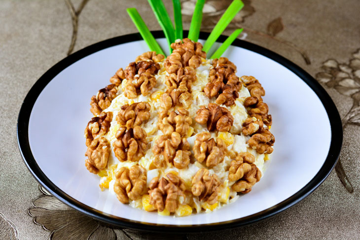 Salad "Pineapple" with chicken, nuts and pineapples - easy to prepare, but so delicious