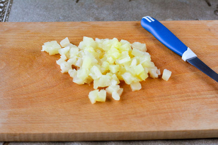 Salad "Pineapple" with chicken, nuts and pineapples - easy to prepare, but so delicious