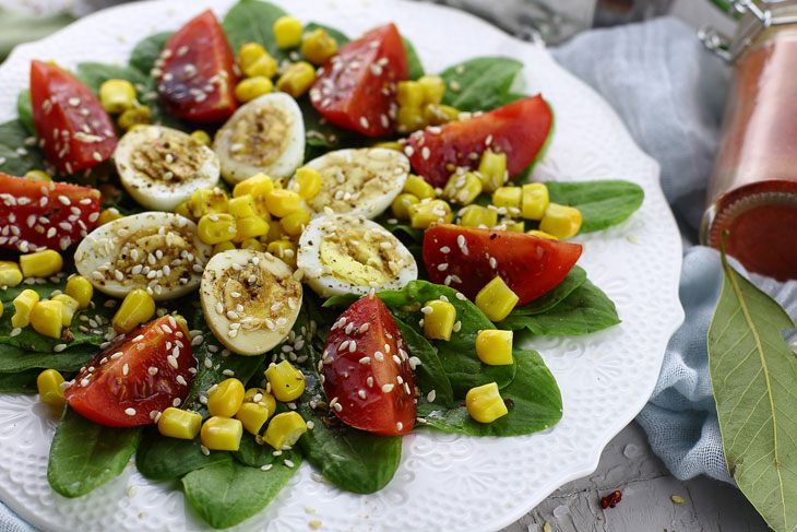 Salad "Flower" with tomatoes and quail eggs is a decoration for any table