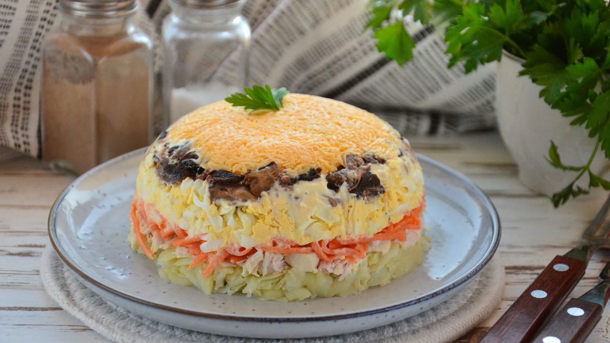 Salad “Royal” with chicken and champignons – a spectacular look and exquisite taste