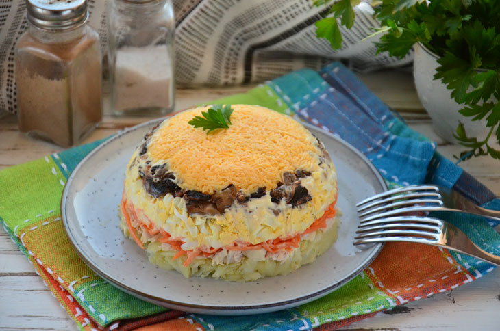 Salad "Royal" with chicken and champignons - a spectacular look and exquisite taste