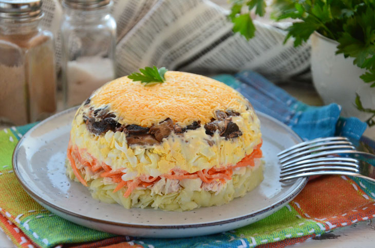 Salad "Royal" with chicken and champignons - a spectacular look and exquisite taste