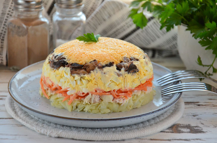 Salad "Royal" with chicken and champignons - a spectacular look and exquisite taste