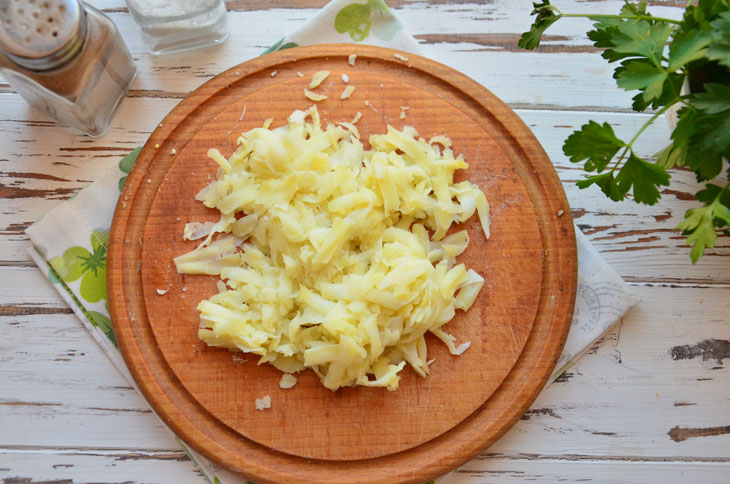 Salad "Royal" with chicken and champignons - a spectacular look and exquisite taste