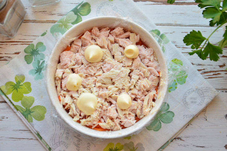 Salad "Royal" with chicken and champignons - a spectacular look and exquisite taste