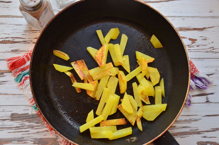 French salad with beets and potatoes - delicious and very healthy