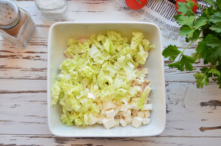 Salad "Snow White" with chicken and cheese - simple and tasty