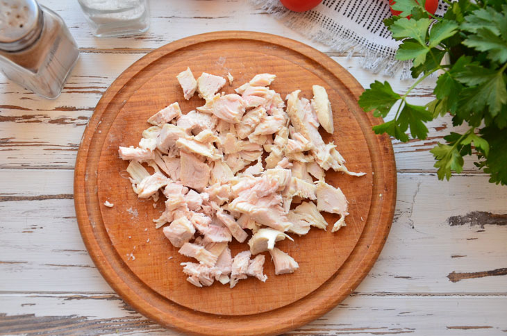 Salad "Snow White" with chicken and cheese - simple and tasty