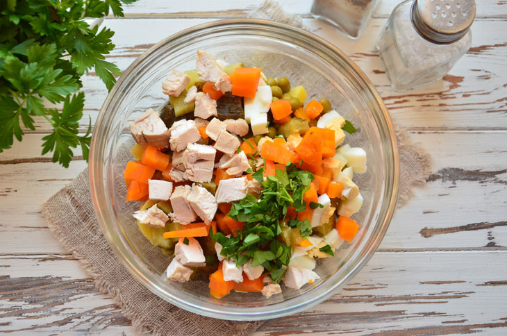 Salad "Capital" with chicken and crab sticks - simple and tasty