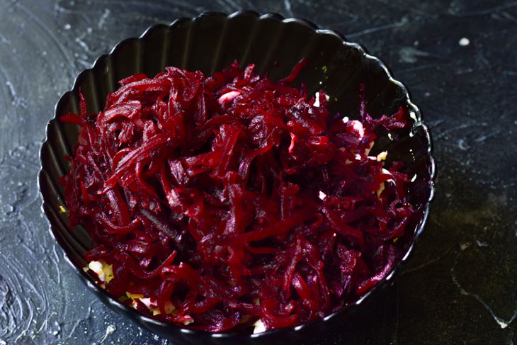 Beet salad "Mystery" - you can easily fall in love with it