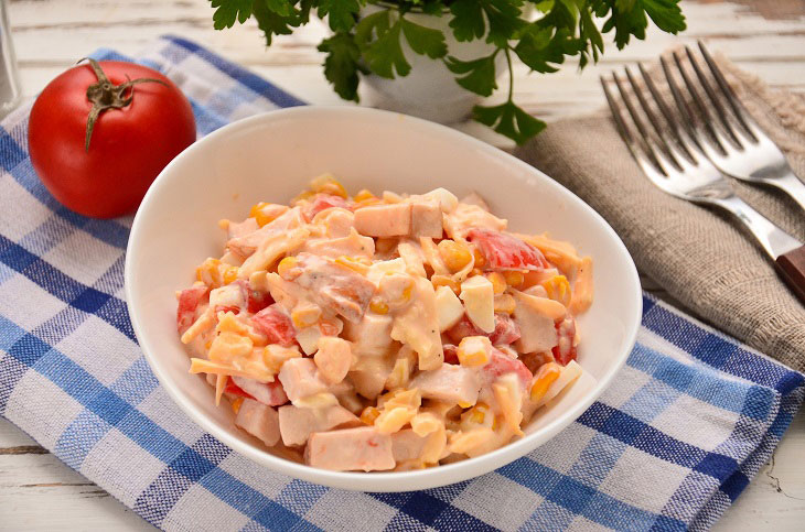 Salad "Delight" with chicken - easy to prepare and very tasty