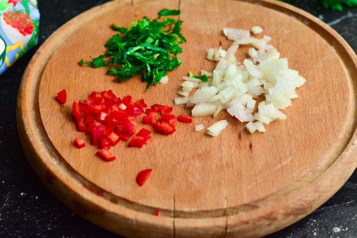 Salad "Familiar" with chicken - appetizing and beautiful