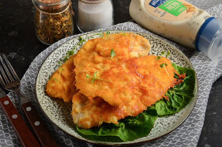 Chicken fillet in cheese breading - a crispy and fragrant dish