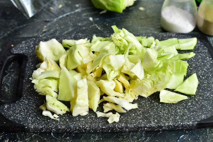 Cabbage with meat in the sleeve - a dietary summer recipe