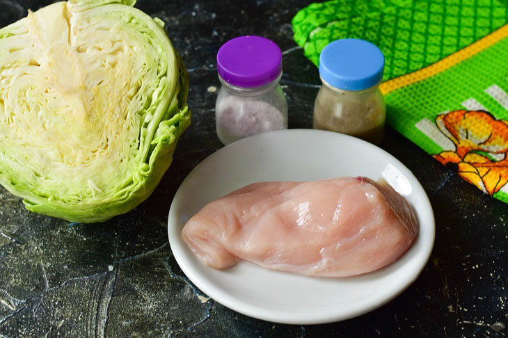 Cabbage with meat in the sleeve - a dietary summer recipe