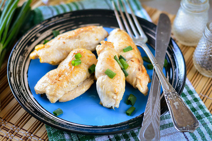 Chicken rolls with mushrooms in a pan - tasty and original