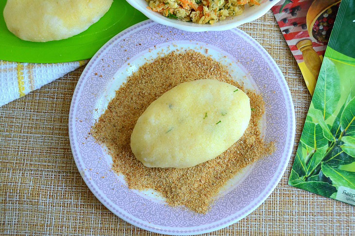 Semolina zrazy with chicken and vegetables - tender and appetizing