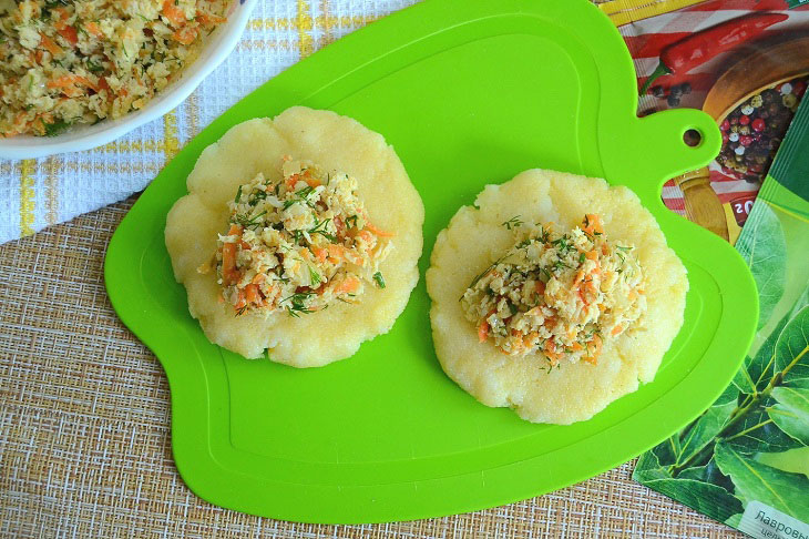 Semolina zrazy with chicken and vegetables - tender and appetizing