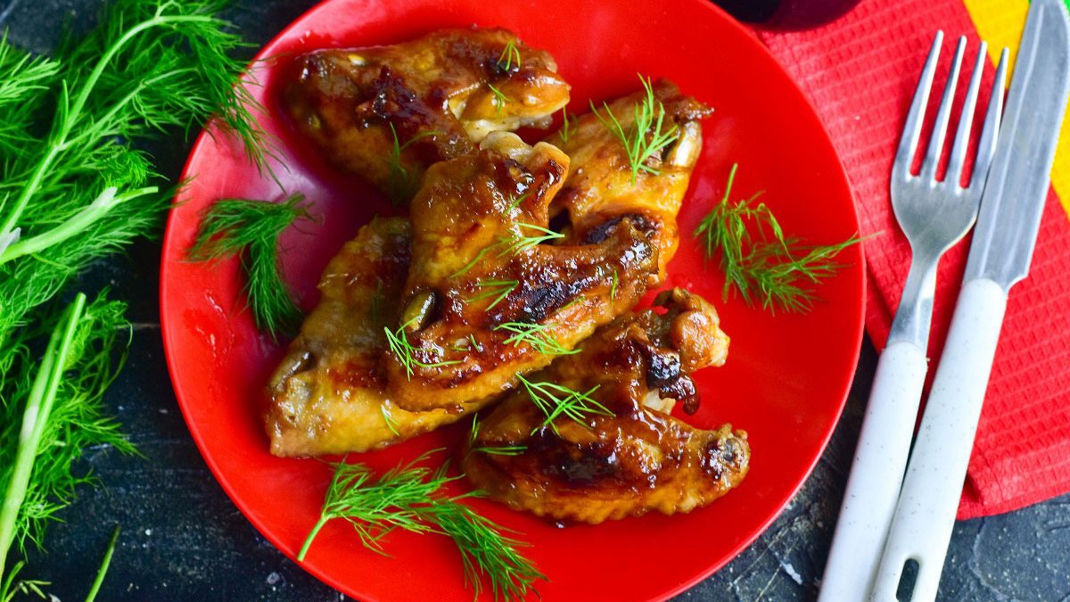 Chicken wings in soy sauce with a crispy crust – tasty and appetizing