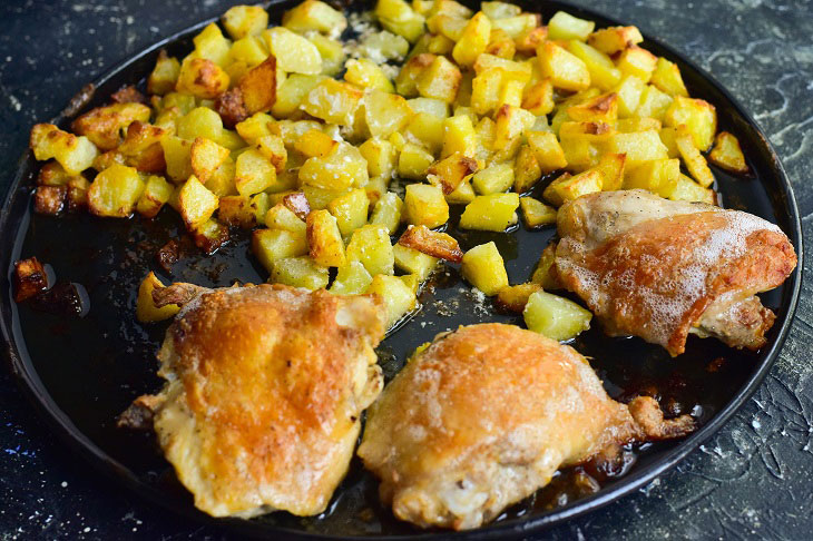 Chicken thighs with young potatoes in the oven - tasty and fast