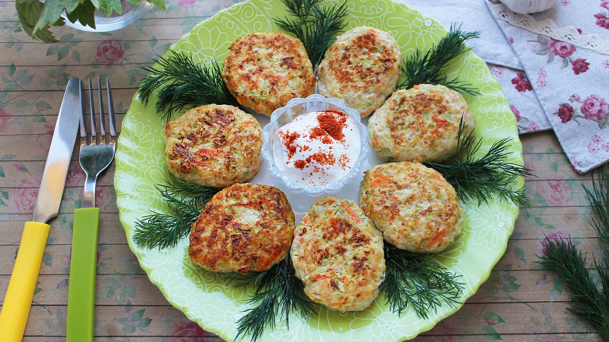 Chicken cutlets with zucchini – tender and fragrant