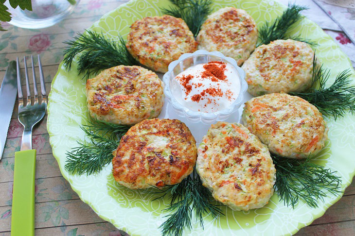 Chicken cutlets with zucchini - tender and fragrant