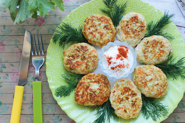 Chicken cutlets with zucchini - tender and fragrant