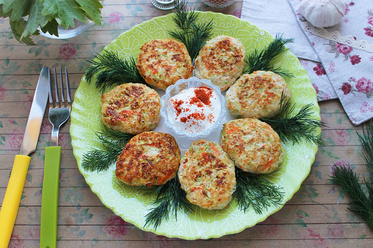 Chicken cutlets with zucchini - tender and fragrant